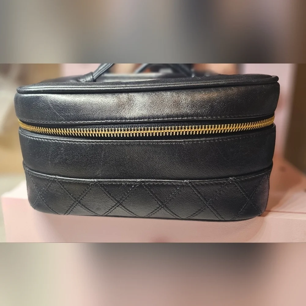Vintage CHANEL CC Vanity Bag - Picture 12 of 16